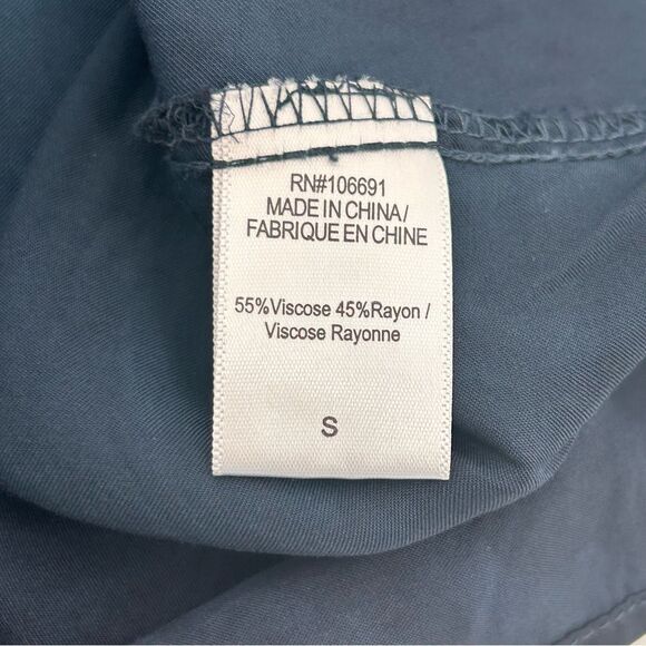 NWT Young Fabulous and Broke blue, white and tan tie-dye silky blouse size small - Picture 6 of 7